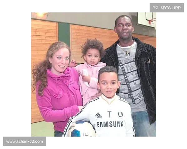 如何成为穆西亚拉的超级粉丝并深入了解他的成长与足球之路